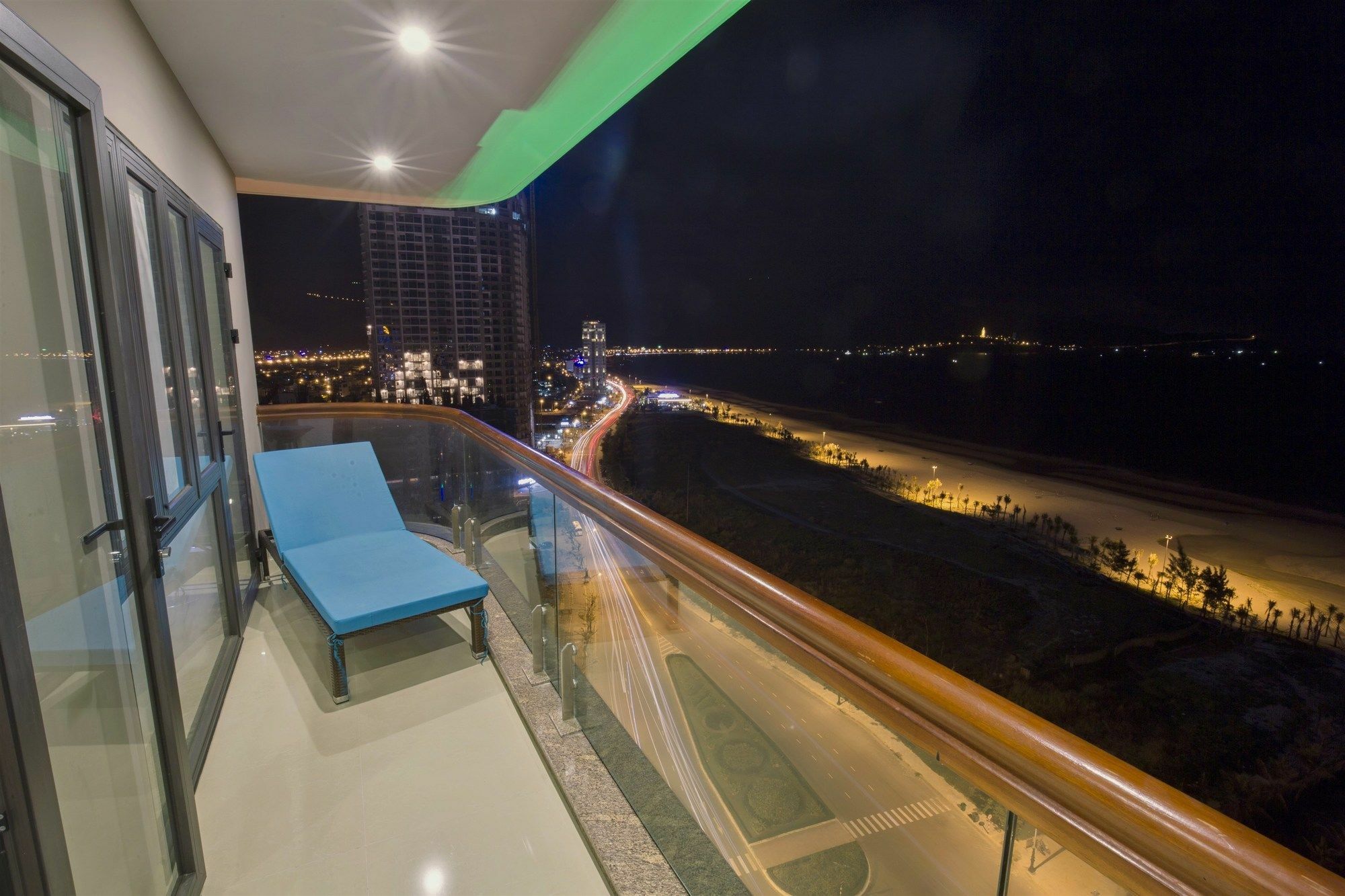 Khách sạn 7 Seven Sea 4*