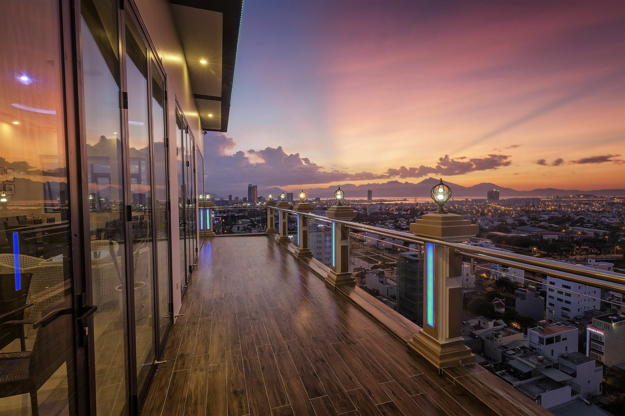 7 Seven Sea Khách sạn 4*